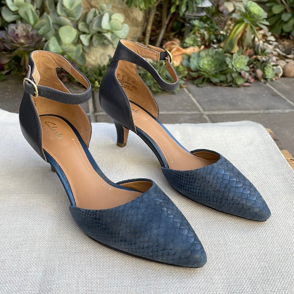 Clark’s Sage Glamor Navy Blue Heels 6